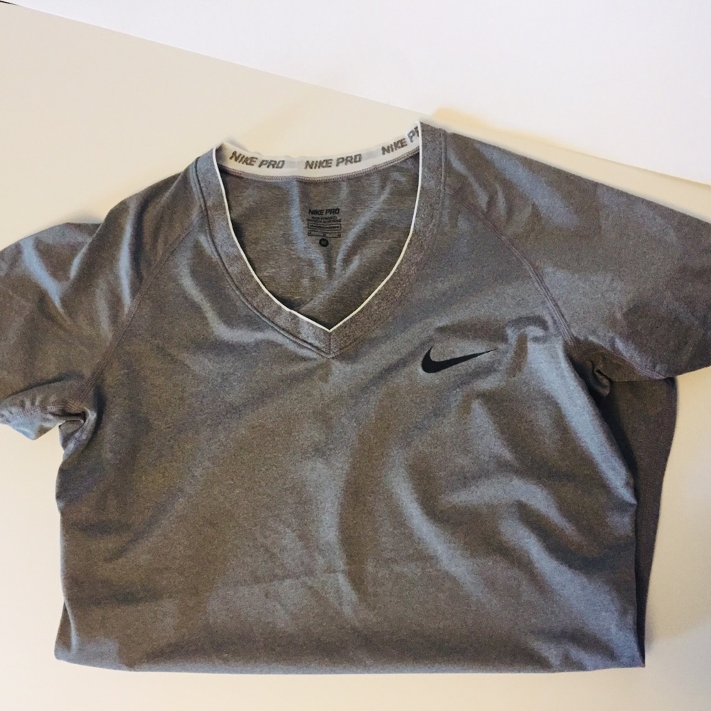 Athletic Grey Nike shirt in Medium